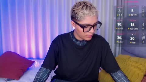 Isabella Mout  online show from November 30, 2025, 5:50 pm