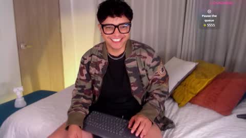 Isabella Mout  online show from February 25, 2026, 2:37 pm