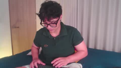 Isabella Mout  online show from April 18, 2026, 1:20 am