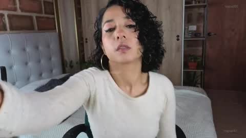 Isabela Paz online show from April 16, 2026, 12:28 pm