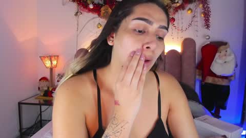 Snapshot of isabellas_smith chatting on December 24, 2024, 9:33 pm Martina IG martissmith01 online show from December 24, 2024, 9:33 pm