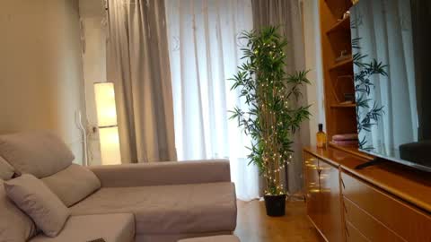 isabellauribe online show from April 25, 2026, 12:30 pm