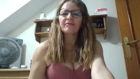 isabella online show from October 19, 2025, 8:42 pm