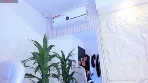 Isa  online show from December 19, 2025, 4:30 am