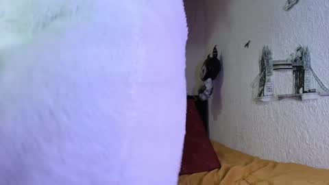 isabelle_sara online show from April 5, 2026, 7:00 pm