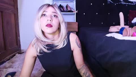 Snapshot of isabelle_sara chatting on June 7, 2026, 8:12 pm isabelle_sara online show from June 7, 2026, 8:12 pm