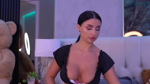 IsabelleHunt online show from September 27, 2025, 5:12 am
