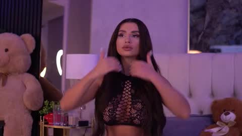 IsabelleHunt online show from October 10, 2025, 5:28 am