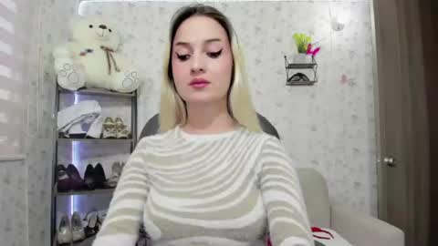Snapshot of isablonde1 chatting on June 8, 2026, 8:20 pm ISABELLA online show from June 8, 2026, 8:20 pm