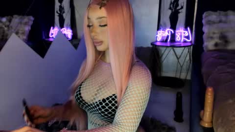 Isa online show from December 4, 2025, 12:58 pm