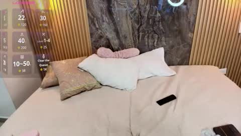 ISADORA online show from October 11, 2025, 12:54 am