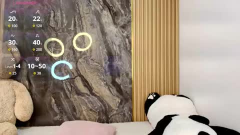 ISADORA online show from February 21, 2026, 10:49 am