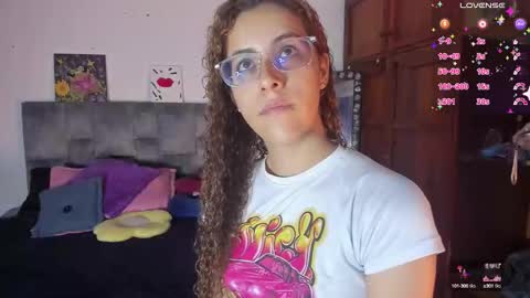 Isabela  online show from September 13, 2025, 3:06 am