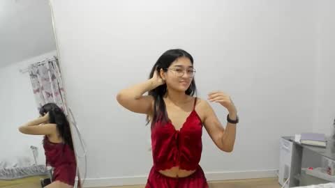 Isa Suarez online show from March 31, 2026, 9:15 pm