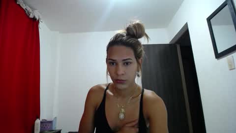 Snapshot of isaura_latina chatting on October 31, 2025, 7:09 am Idara Trovo online show from October 31, 2025, 7:09 am