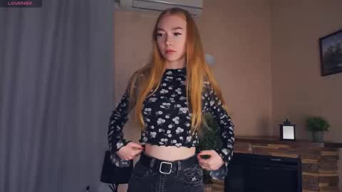 Snapshot of isauralindamood chatting on December 2, 2025, 7:25 am Ramonita online show from December 2, 2025, 7:25 am