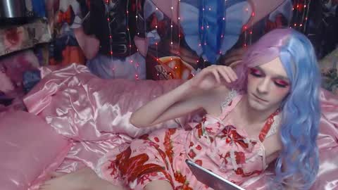 Sele online show from November 19, 2025, 10:43 pm