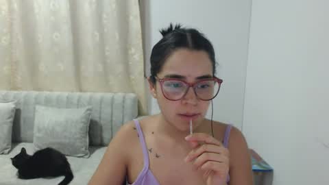 Snapshot of isemma chatting on March 8, 2026, 3:54 am Emma online show from March 8, 2026, 3:54 am