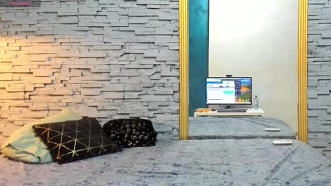 ishalyn online show from September 12, 2025, 4:01 am