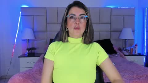 Snapshot of isis_loveyes_ chatting on December 1, 2024, 5:57 pm Pauli online show from December 1, 2024, 5:57 pm