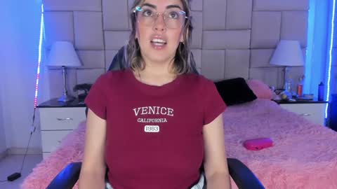 Snapshot of isis_loveyes_ chatting on December 7, 2024, 7:21 pm Pauli online show from December 7, 2024, 7:21 pm