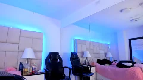 Snapshot of isis_loveyes_ chatting on March 12, 2025, 2:09 am Pauli online show from March 12, 2025, 2:09 am
