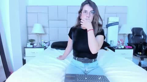 Pauli online show from October 31, 2025, 8:21 pm