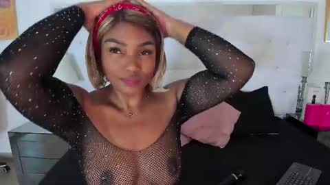 Snapshot of isla_scott chatting on June 30, 2026, 11:33 am Vanessa online show from June 30, 2026, 11:33 am