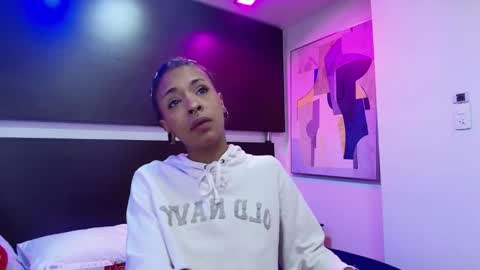 isla stoones online show from October 18, 2025, 12:39 pm