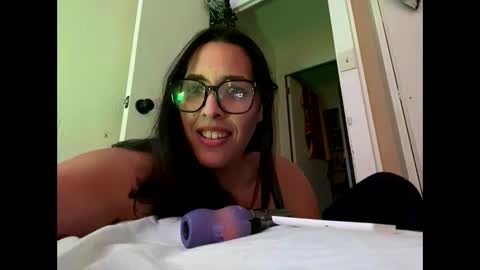 Snapshot of islandmilf777 chatting on February 15, 2025, 9:05 am BiancaRose online show from February 15, 2025, 9:05 am
