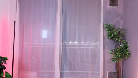 Julyane online show from September 17, 2025, 2:35 am