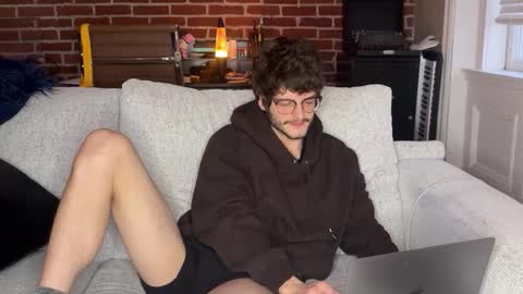 Snapshot of isocialmedia chatting on February 3, 2026, 12:21 pm isocialmedia online show from February 3, 2026, 12:21 pm