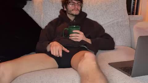 Snapshot of isocialmedia chatting on February 6, 2026, 11:13 am isocialmedia online show from February 6, 2026, 11:13 am