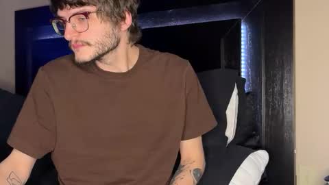 Snapshot of isocialmedia chatting on February 10, 2026, 10:41 am isocialmedia online show from February 10, 2026, 10:41 am