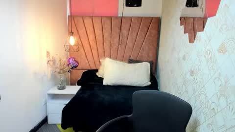 Snapshot of issa_milf__ chatting on October 1, 2025, 1:17 pm ISSA MILF online show from October 1, 2025, 1:17 pm