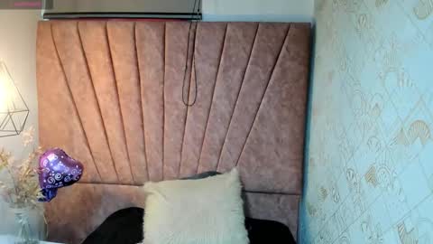 Snapshot of issa_milf__ chatting on October 12, 2025, 12:04 pm ISSA MILF online show from October 12, 2025, 12:04 pm