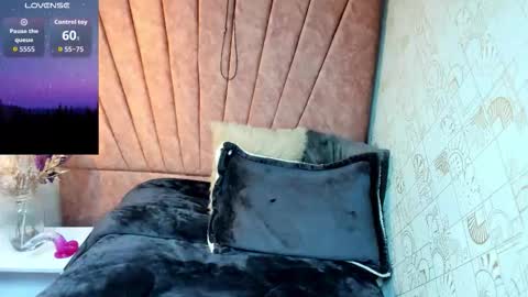 Snapshot of issa_milf__ chatting on October 20, 2025, 1:00 pm ISSA MILF online show from October 20, 2025, 1:00 pm