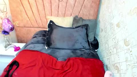 Snapshot of issa_milf__ chatting on October 27, 2025, 2:10 pm ISSA MILF online show from October 27, 2025, 2:10 pm