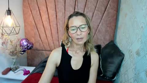 Snapshot of issa_milf__ chatting on November 13, 2025, 2:05 pm ISSA MILF online show from November 13, 2025, 2:05 pm
