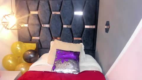 Snapshot of issa_milf__ chatting on November 14, 2025, 4:06 pm ISSA MILF online show from November 14, 2025, 4:06 pm