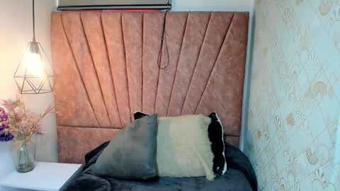 Snapshot of issa_milf__ chatting on November 24, 2025, 1:00 pm ISSA MILF online show from November 24, 2025, 1:00 pm