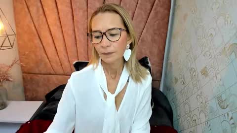 Snapshot of issa_milf__ chatting on November 26, 2025, 1:12 pm ISSA MILF online show from November 26, 2025, 1:12 pm