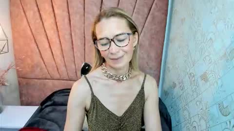 Snapshot of issa_milf__ chatting on December 1, 2025, 1:16 pm ISSA MILF online show from December 1, 2025, 1:16 pm