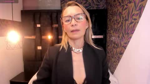 ISSA MILF online show from December 20, 2025, 12:56 pm