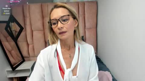 ISSA MILF online show from February 12, 2026, 5:19 pm