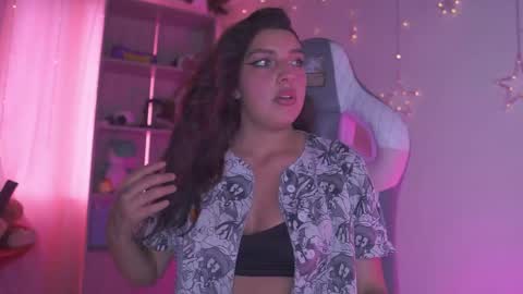 Snapshot of issa_rosse_ chatting on June 3, 2026, 6:35 pm ISSA online show from June 3, 2026, 6:35 pm