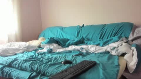 Issabelle online show from April 5, 2026, 5:37 am