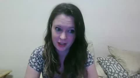 issamayy333 online show from October 10, 2025, 11:15 pm