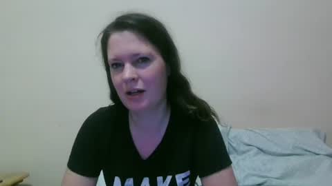 issamayy333 online show from October 15, 2025, 2:55 am