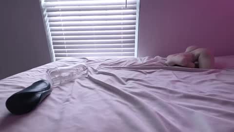 Iss femboy  full exclusive vids  online show from March 26, 2026, 3:50 pm